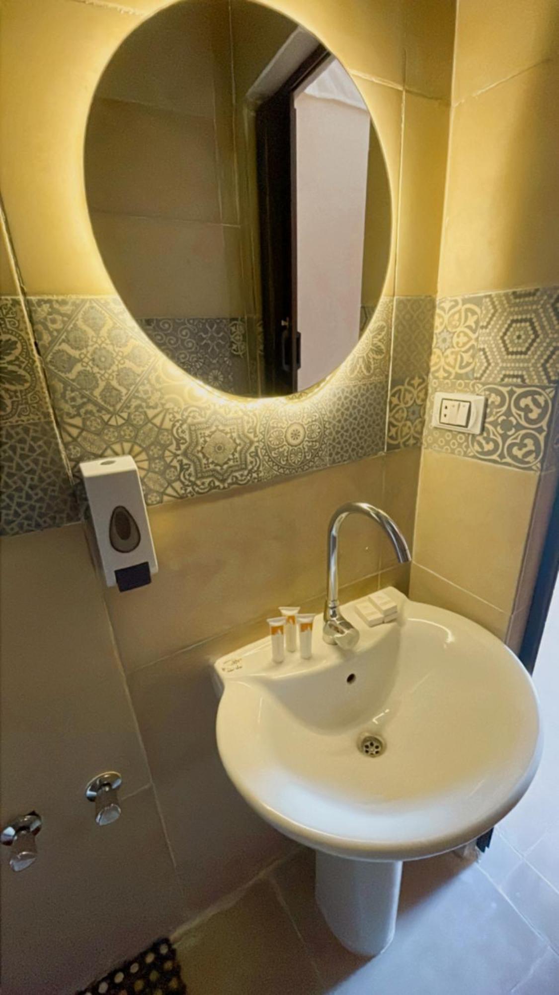 Sami Holiday Inn - Pyramids View Rooftop Al Kawm al Akhdar Esterno foto